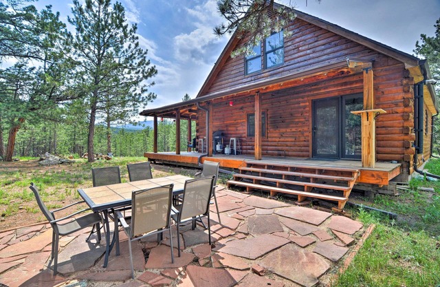 The ‘Pinecone Palace’ w/Hiking Trail Access!