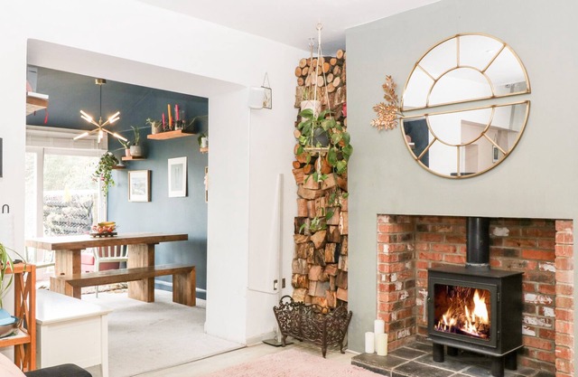 THE PINK HOUSE, family friendly, with open fire in Bassaleg