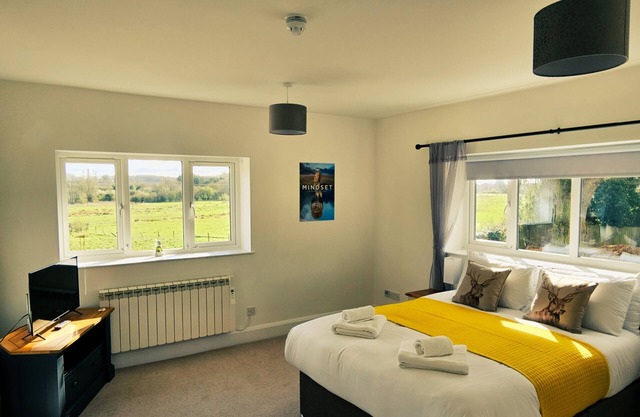 The Plough Inn Farmhouse-Private Holiday House