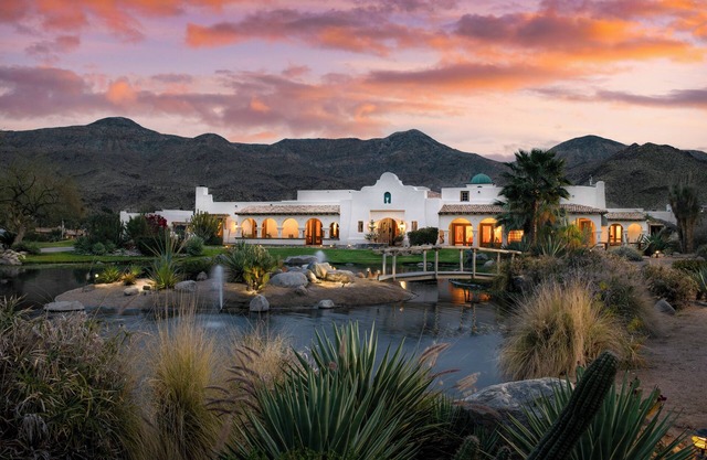The Pond Estate by AvantStay | Designer Compound w/Multiple Pools, Tennis, View