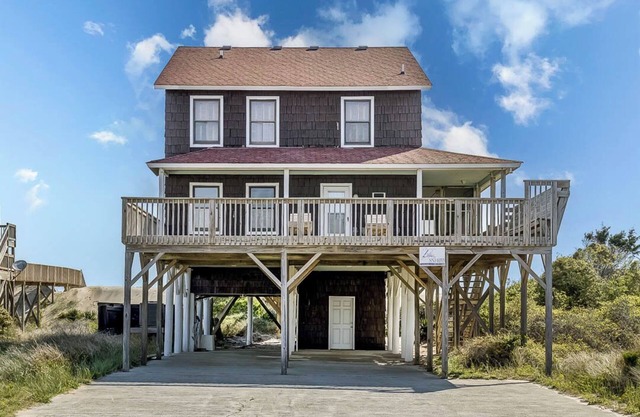 The Porch Life | Oceanfront | Hot Tub | Nags Head