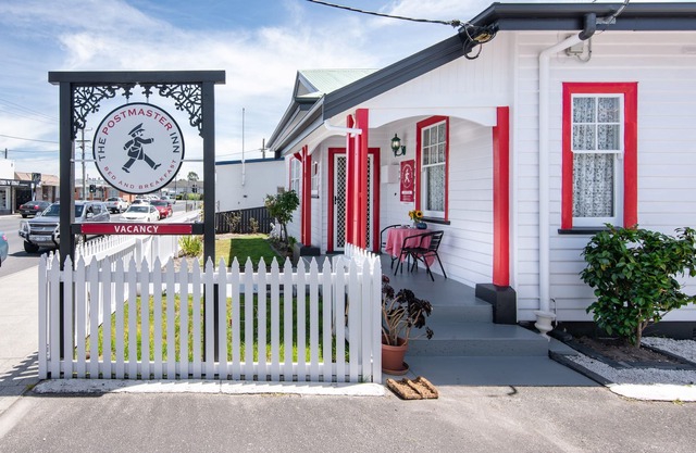 The Postmaster Inn Bed and Breakfast - Smithton R3 - Free Continental Breakfast