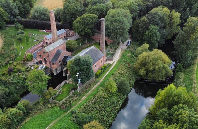 THE PUMP HOUSE FORGE, romantic, with a garden in Misterton