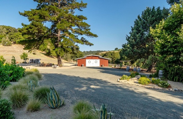 The Quintessential Barn at Farm Blanc Et Rouge