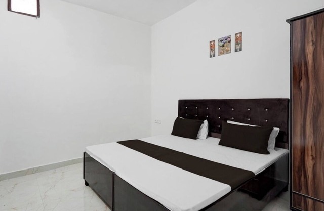 The Rate quoted for All 7 Bedrooms is 165 USD. Famous Golden Temple 3 km away
