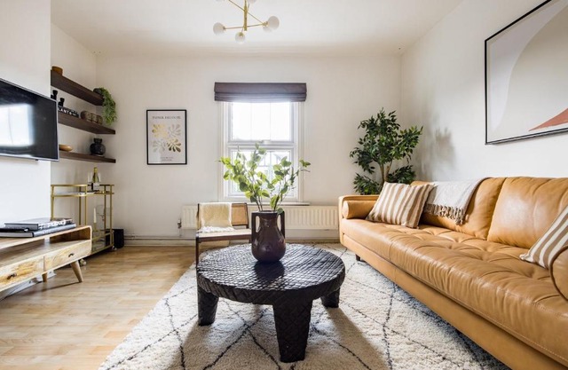 The Reading Wonder - Stunning 2BDR Flat with Parking