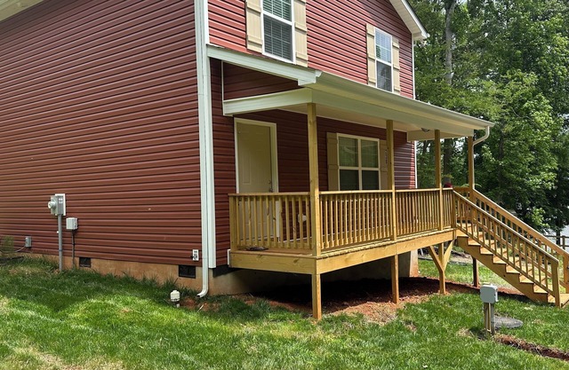 The Red Nest At High Rock Lake - Fire Pit, Front Porch Deck, Sunset & Lake Views