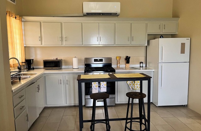 The Retreat 2 Charming 1-bedroom apartment with WiFi, AC in St. John's.