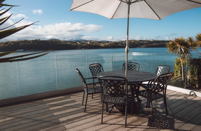 The Ridge: Family Home with Sea Views