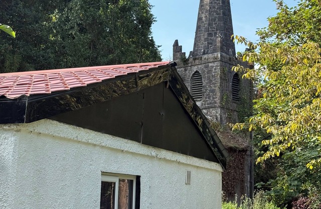 The River Lodge. Cottage on river-fronted estate 10 mins from Limerick City