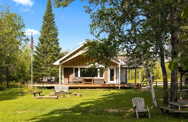The River Pitch: Dog-Friendly Riverfront Home!