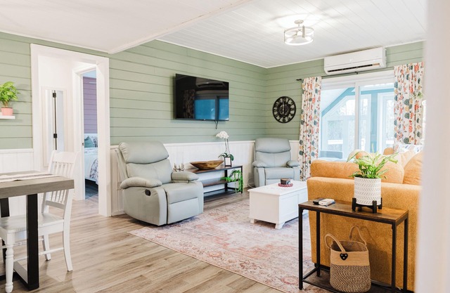 The Riverbend HousenPeaceful river size Retreat