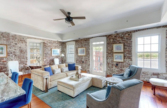 The Riverfront Loft, Charming | River Views