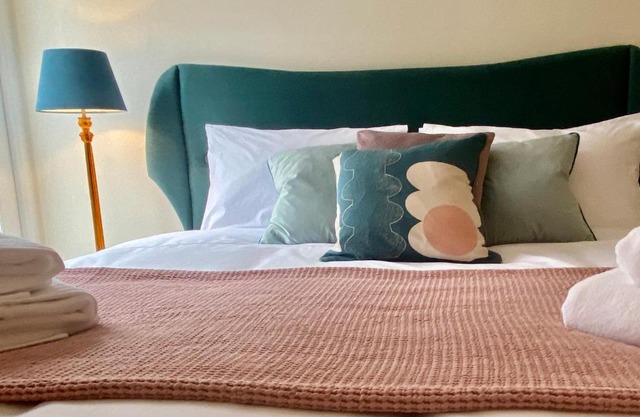 The Riverside Retreat - Central Frome