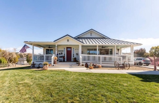 The Roblar Inn ~Wine Country~Hot Tub~Accessible