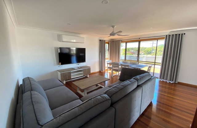 The Rocks Family entertainer, just 10-min walk to town & beach!