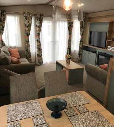 The Roecliffe, Holiday mid-lodge, Shorefield Country Park