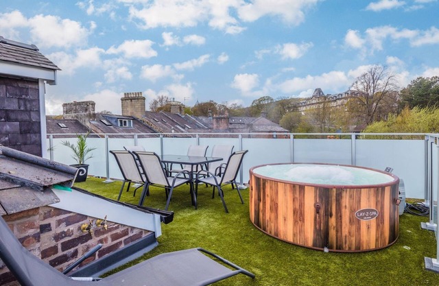 THE ROOFTOP, family friendly, luxury holiday cottage in Buxton