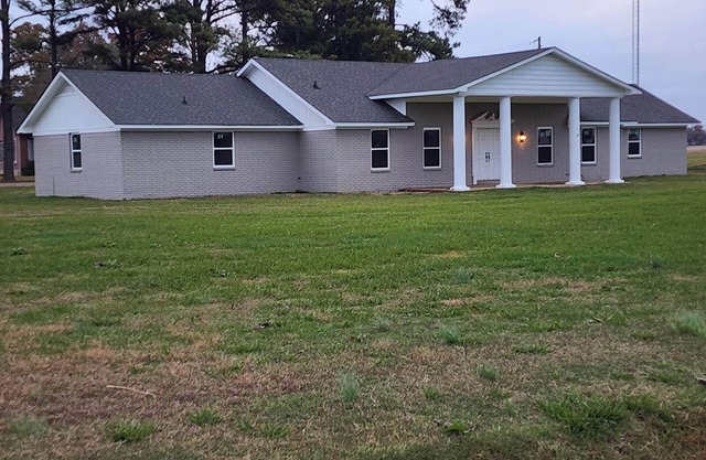 The Rose Community Critter Co. Clubhouse! 4 bedrooms w/12 beds, and 2 full baths