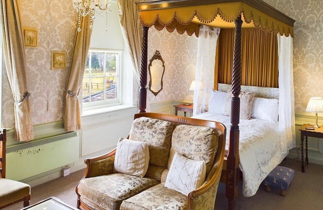 The Rowley Manor Hotel