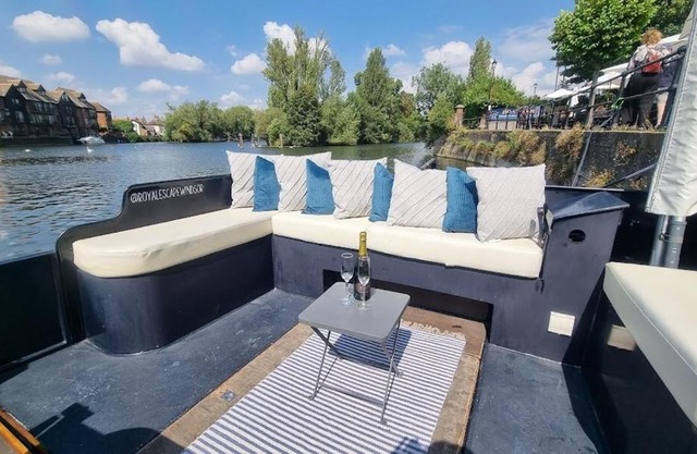 The Royal Escape Windsor, Static Wide Beam Barge