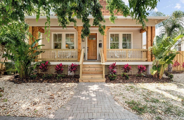 The Royal Floridian l Heated Pool l Walk to DNTN