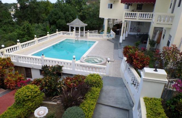 The Royal Kensington Villa 