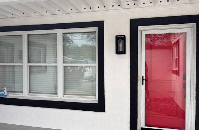 The Royal Retreat – Peaceful 3BR Getaway Just minutes from downtown Jacksonville