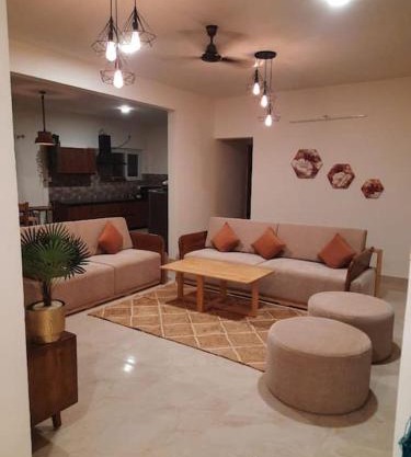 The RusticVibe-Villa with Garden 30 km frm Ecity