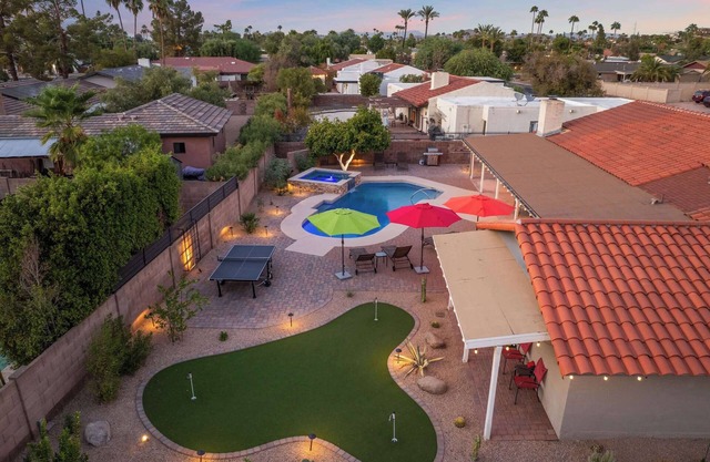 The Rusty Cactus - Heated Pool, Spa, & More!