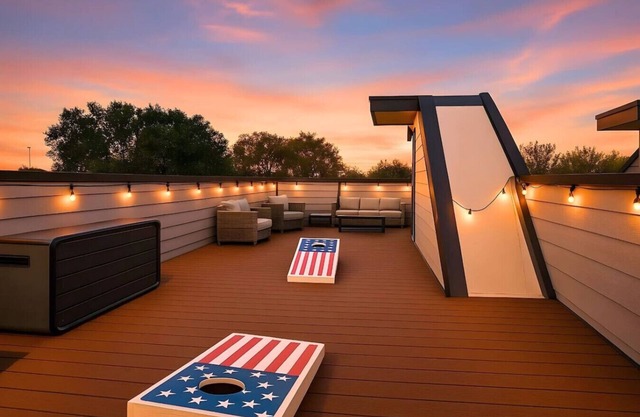 `The Ryman` 4BR Haven with Scenic Rooftop