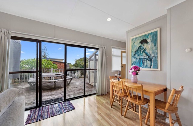 The Salty Air Bach - Papamoa Beach