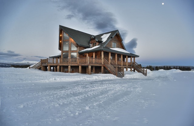 The Sawtelle Lookout- A Cozy Cabin Just 20 Minutes Outside Of Yellowstone Park