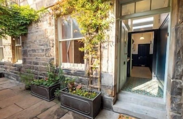 The Saxe-Coburg Garden Flat with Spa