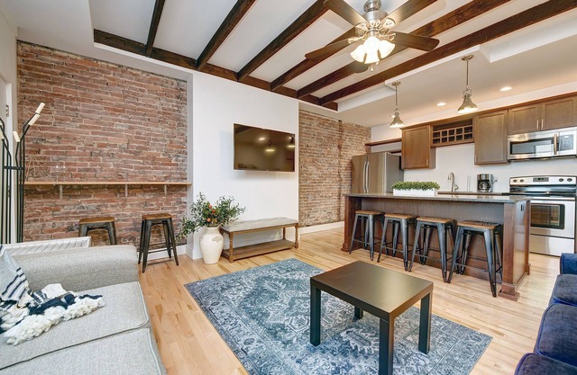 The Schenley! 8 Bed/5 bath! Sleeps 22! 4 x Free Parking!