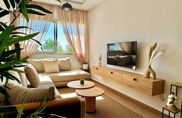 The sea view Apartment, beach and corniche on foot, airport 10min away.