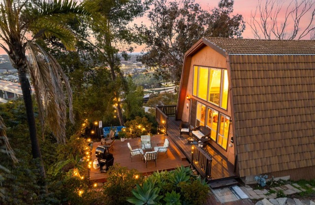 The SeaBarn: Stargazing Hot Tub & Vista Views