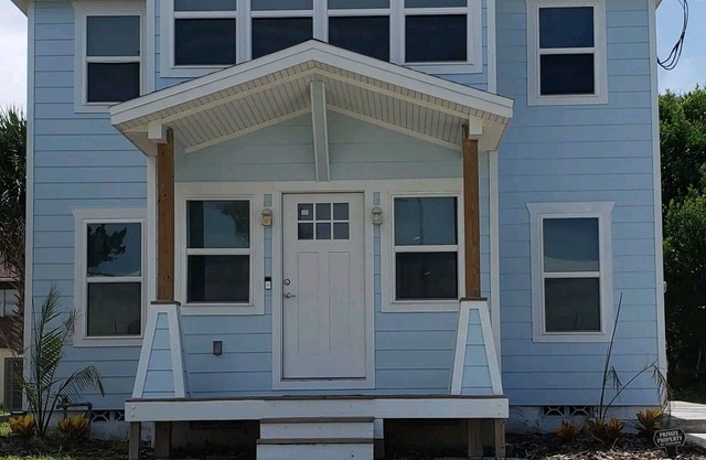 The SeaEsta Whole House Rental nSteps to Ocean Center, Mintues Beach & SpeedWay