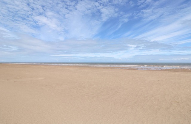 THE SEASIDE RETREAT, pet friendly, with a garden in Sutton-On-Sea