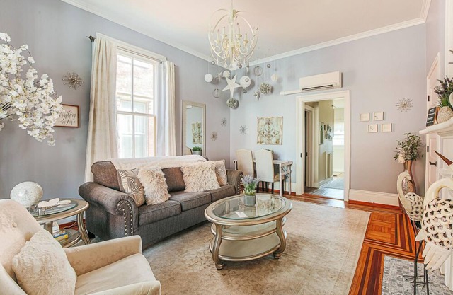 The Serendipity Suite: Walk Downtown!