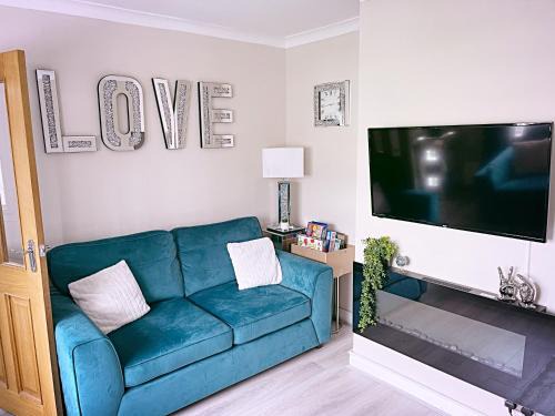 The Serene Stays Sleeps 6 with Garden