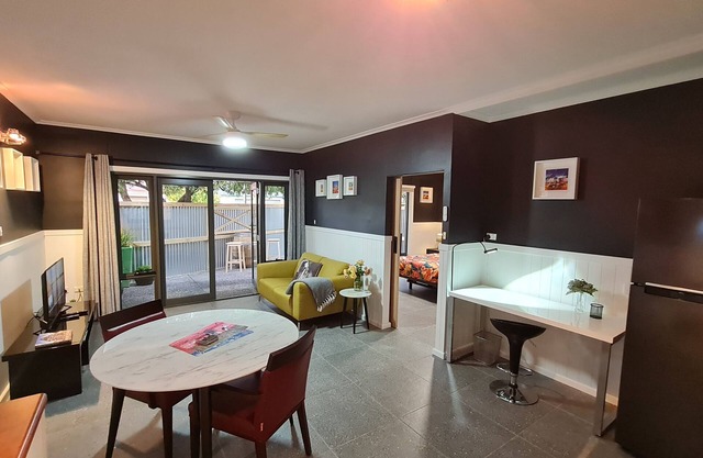 The Settler - Stylish One Bedroom Living