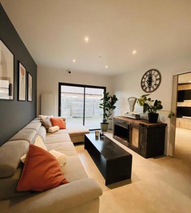 THE SHARE HOUSE