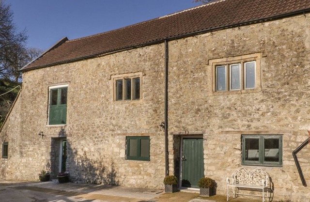THE SHEEP SHACK, pet friendly, with a garden in Shepton Mallet