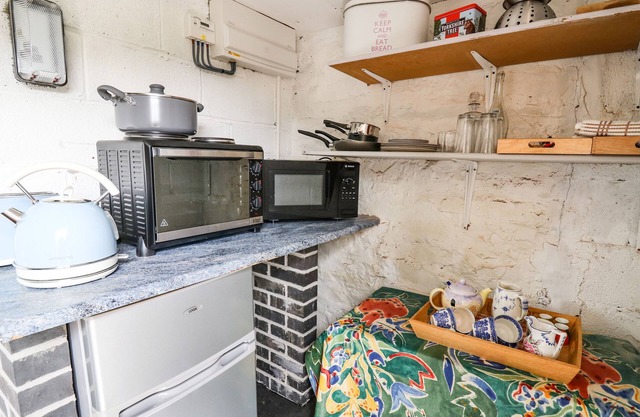 THE SHEPHERD'S BOTHY ON BLAENBRYNICH FARM in Sennybridge