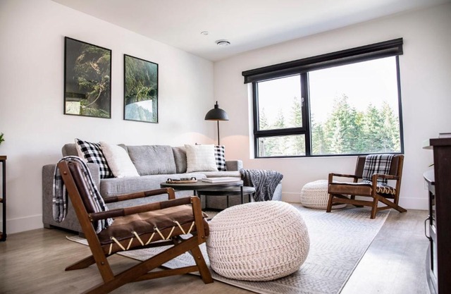 The Shred Shack - Stylish Revelstoke Condo