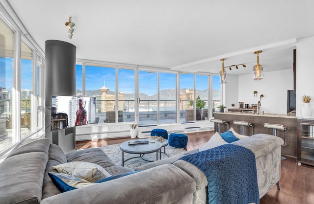 The Skydeck Penthouse - Panoramic Hot Tub Views