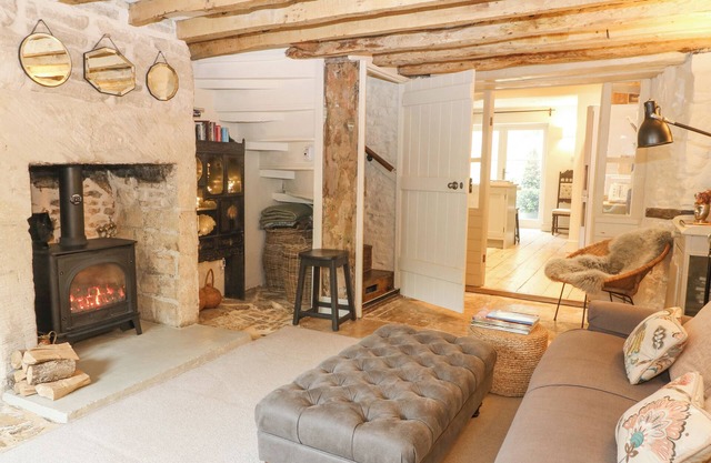 THE SNUG NO 35 WEST END, pet friendly in Minchinhampton