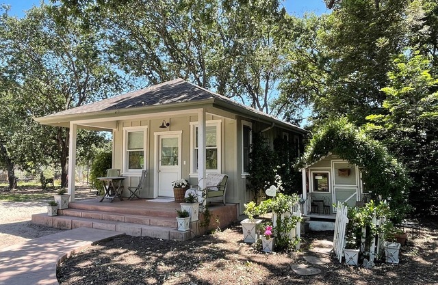 The Sonoma Nest, A charming farm experience