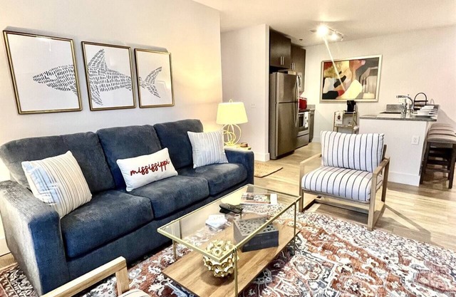 The Spot that Ever Calls - Walk to OM & Square!